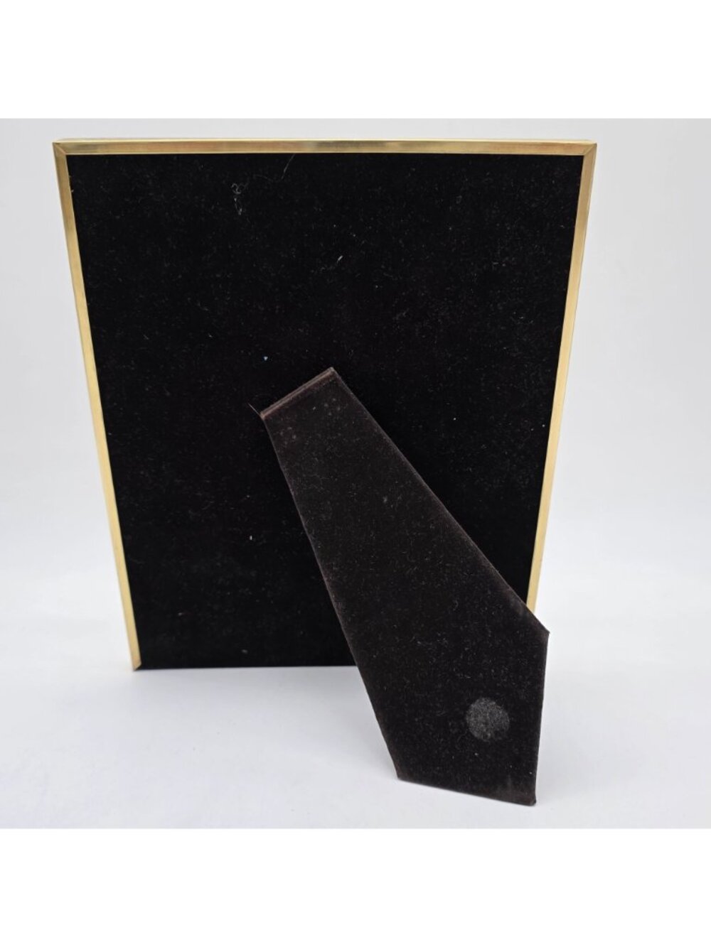 Elegant Gold Tone Metal Picture Frame Black Velvet Back Easel Style 8x10 - Picture 6 of 10